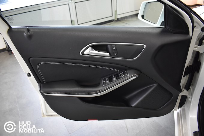 MERCEDES-BENZ A 180 d Sport